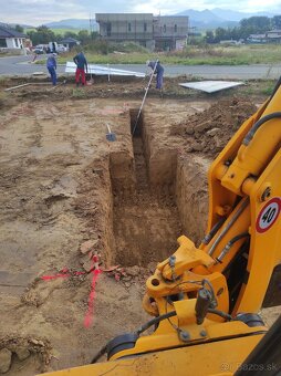 Zemné,výkopové,búracie práce traktorbagrom. JCB 4CX. - 3