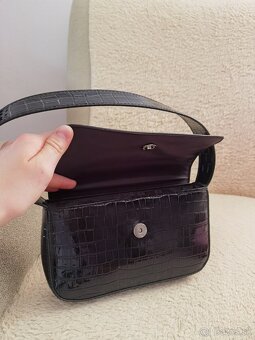 Shoulder bag kabelka čierna lesklá H&M - 3