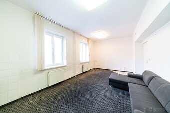 Na prenájom kancelária s umývadlom, 20 m2, Hrnčiarska 2/A - 3