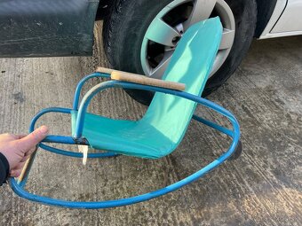 Staré detské kovové hojdacie kreslo. - 3