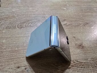 Samsung flip 5 256gb v top stave bez znamok pouzivania bol i - 3