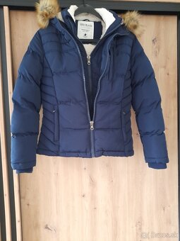 Zimná bunda s kožešinoviu kapucňou - 3