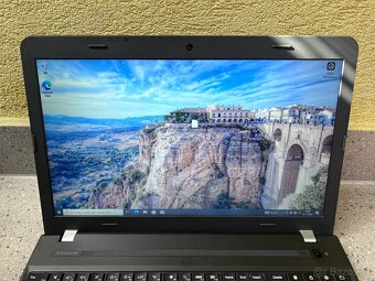 Lenovo E550 / i5 5200U / 4GB RAM / Radeon R7 2GB / 15.6" - 3