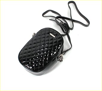 Lakovaná crossbody kabelka - 3