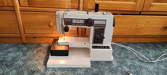 Predám šijací stroj Veritas Famula 4891 electronic+prísluš. - 3