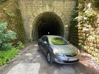 Opel Astra J 1.6 85kw - 3