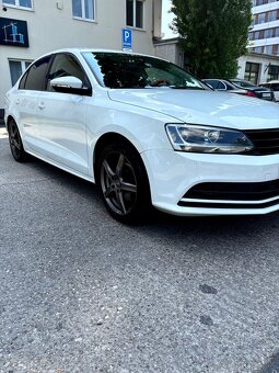 Volkswagen Jetta - 3
