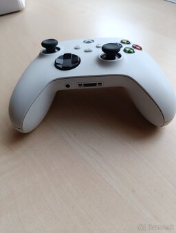 Herný ovládač na Xbox Series s - 3