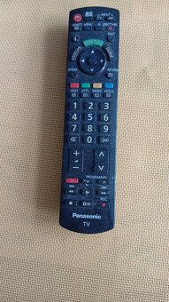 Panasonic TX-L32C10E - 3