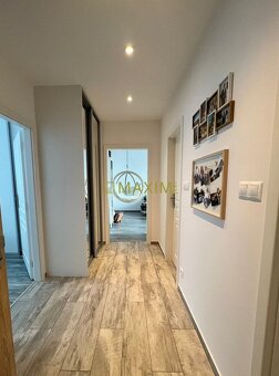 Veľmi pekný zrekonštruovaný 3- izbový byt s lodžiou na  ulic - 3