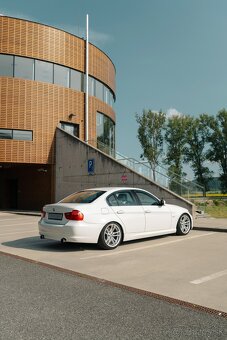 BMW E90 335i LCI Manual RWD - 3