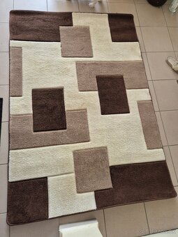 3 farebný koberec - 3