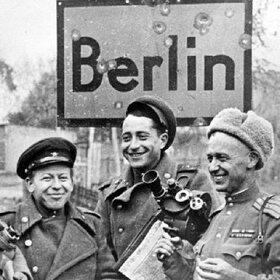 plechová cedule: Berlín 1945 - 3
