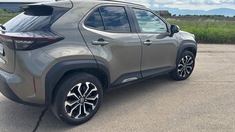 Predám Toyota Yaris Cross 1.5 Dynamic Force Comfort - 3