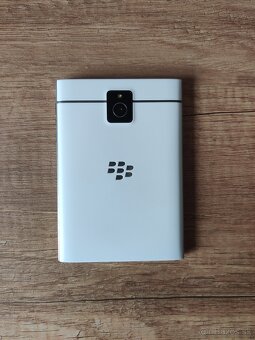Blackberry Passport biely - 3