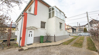 Rodinný dom po rekonštrukcii s pozemkom v Kráľovskom Chlmci. - 3