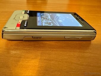 Sony Ericsson T715 - 3