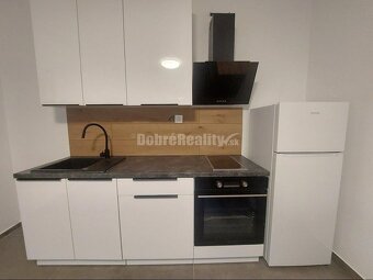 PRENÁJOM: VEĽKÝ 1 IZBOVÝ BYT BEZ BALKÓNA, RADVAŇ - 3