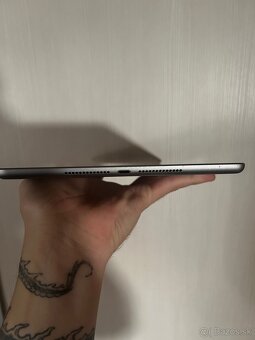iPad (6th Gen) 128gb - 3
