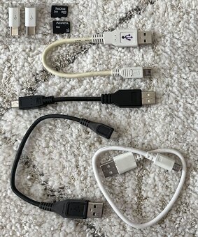 Nabíjačka, Káble, Micro SD karty, redukcie - 3
