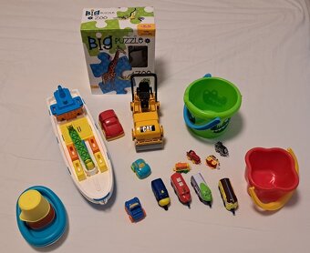 Rozne detske hracky (do vody) + ZOO puzzle - 3