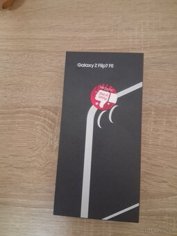 Samsung Galaxy Z Flip7 FE 5G 8 GB / 128 GB cierny - 3