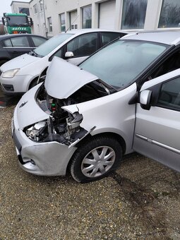 Predám havarované Renault Clio - 3