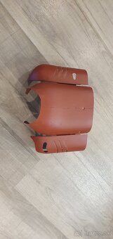 Jawa 50 pionýr 550, 555 prsíčka, dvířka, podsedláky, víčko - 3