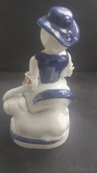 porcelánová soška dámy s vejárom a ležiacim psom - 3