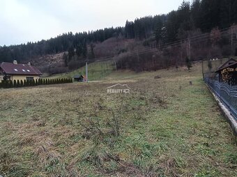 Exkluzívne na predaj priestranný stavebný pozemok 2834 m2, V - 3
