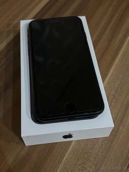 iPhone SE 2020 128gb + ochranné sklo - 3