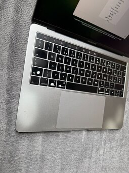 MacBook Pro 13” (2018, Intel i5 2.3GHz, 16GB RAM, 512GB SSD) - 3