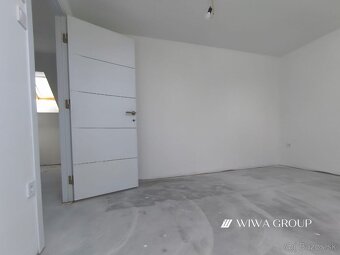 Na predaj štýlový podkrovný 2 izbový byt v Ostri - 3