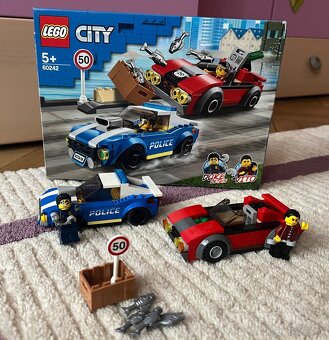 LEGO CITY 60242 - 3