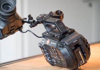 Sony PXW-FS7 dobrý stav 4x64GB + veľký balík príslušenstva - 3