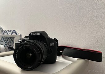 Canon EOS 2000D - 3