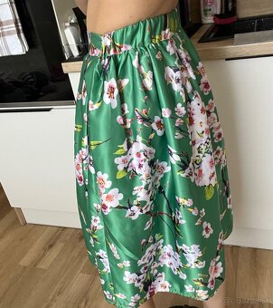 Zelená elegantná sukňa - 3