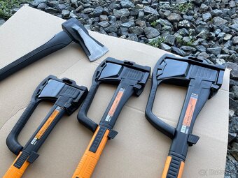 Sklolaminátová sekera BLACK - 3