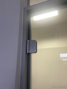 Predam sklenene dvere 80P - 3