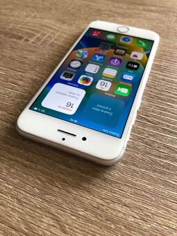 iPhone 8 / Silver 64GB - TOP stav - 3