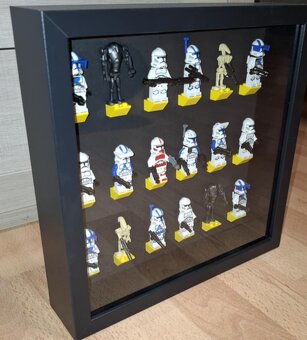 ponúkam vitrínu v peknom stave na lego - 3