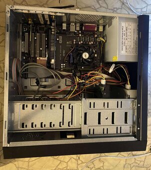 Predám kancelárski pc z wifi win 10 amd 2 jadro 2 gb ram - 3