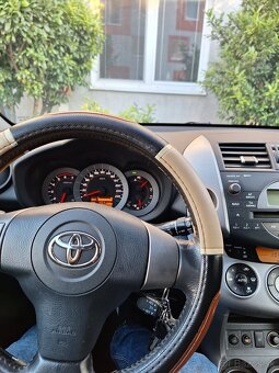 Predam Toyota Rav4 - 3