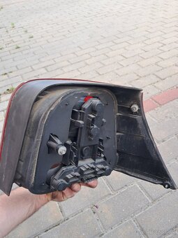 Predám zadné svetlá golf4 - 3