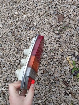 Predám zadné svetlo škoda 105 120 - 3