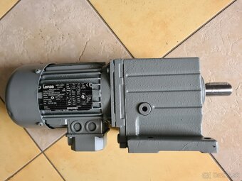 Predám priamu a šnekové prevodovky SEW - 3