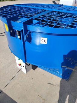 ELEKTRICKÁ MIEŠAČKA 1200L - 3