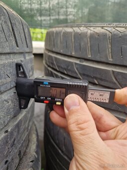 Predám Letné Pneu s rozmerom 235/45 R17 - 3