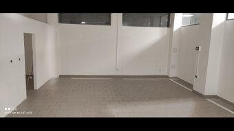 Obchodné priestory 75 m2 v OC na Sekčove - 3