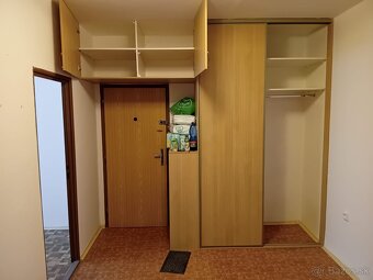 Darujem za odvoz vstavané skrine - 3